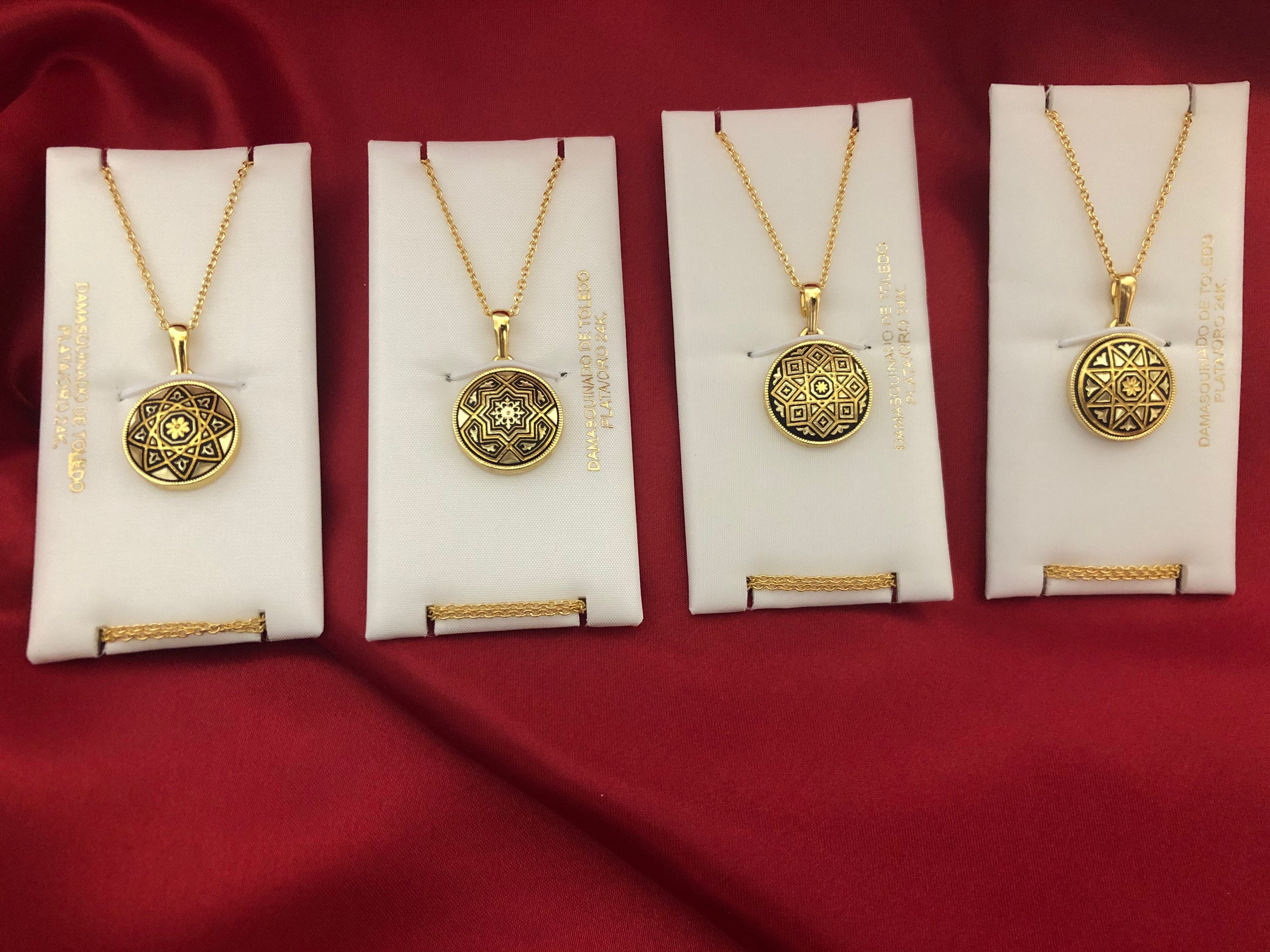 Arabic Style Round Damascene Gold 24K Pendant Necklace. Damascene