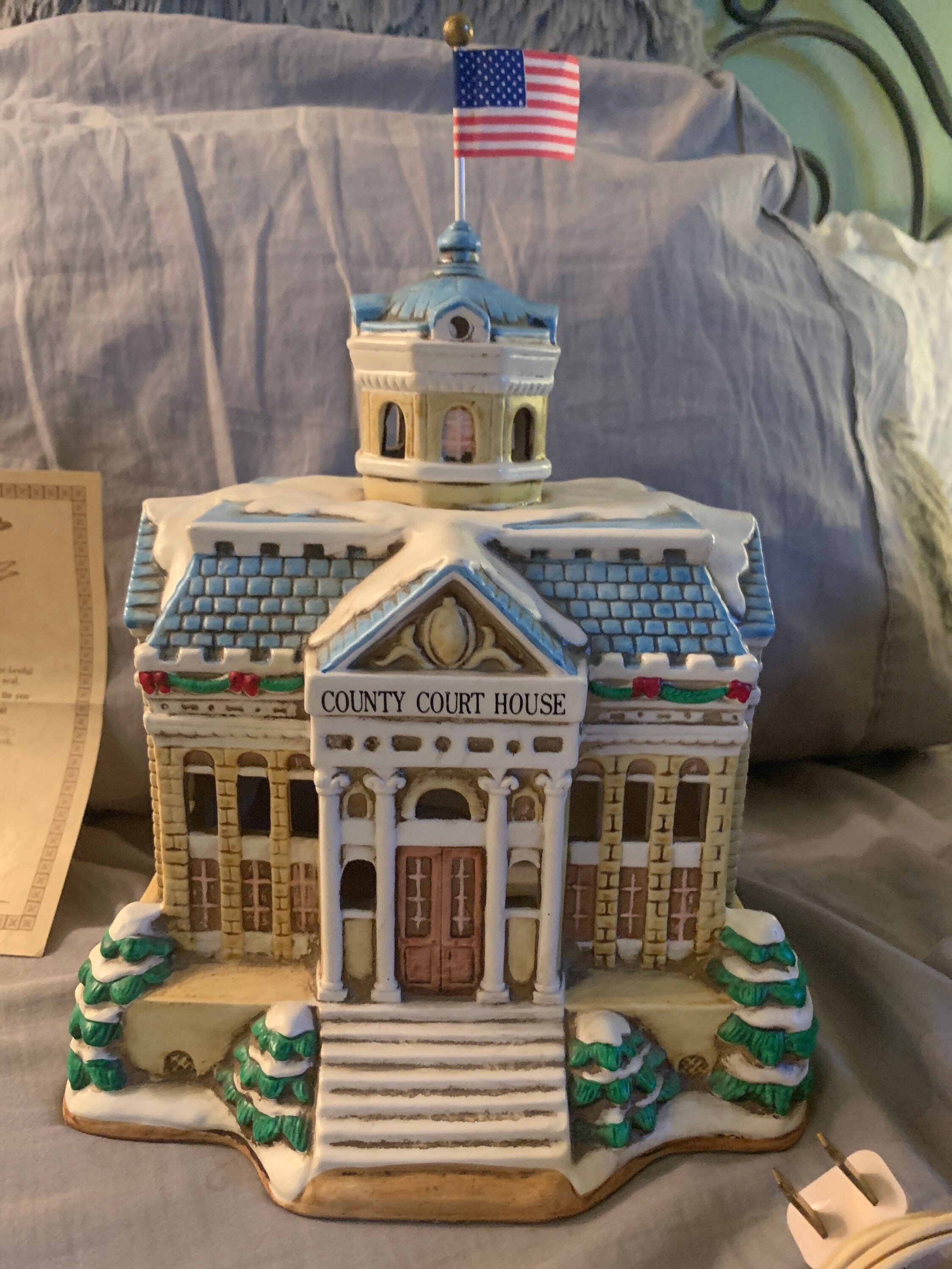 Lefton Colonial Village Collectors Guide - hbuwr9n