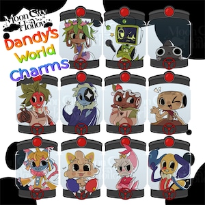 Puede incluir: Una colección de doce "Dandy's World Charms" coloridos en contenedores cilíndricos transparentes. Cada amuleto presenta un personaje de dibujos animados único con varios diseños y colores. El texto "Moon City Hollow" y "Charms" también es visible.