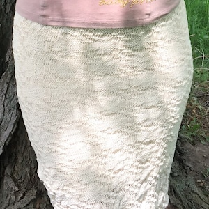 Knitted beige pencil skirt, hand knitted knee height skirt. Knitted beige skirt, hand knitted white of skirt.