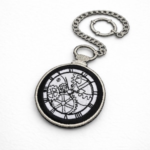 Parche bordado de reloj de bolsillo steampunk: parche para coser con diseño de reloj mecánico, insignia de engranaje vintage, parche hecho a mano, estética steampunk.