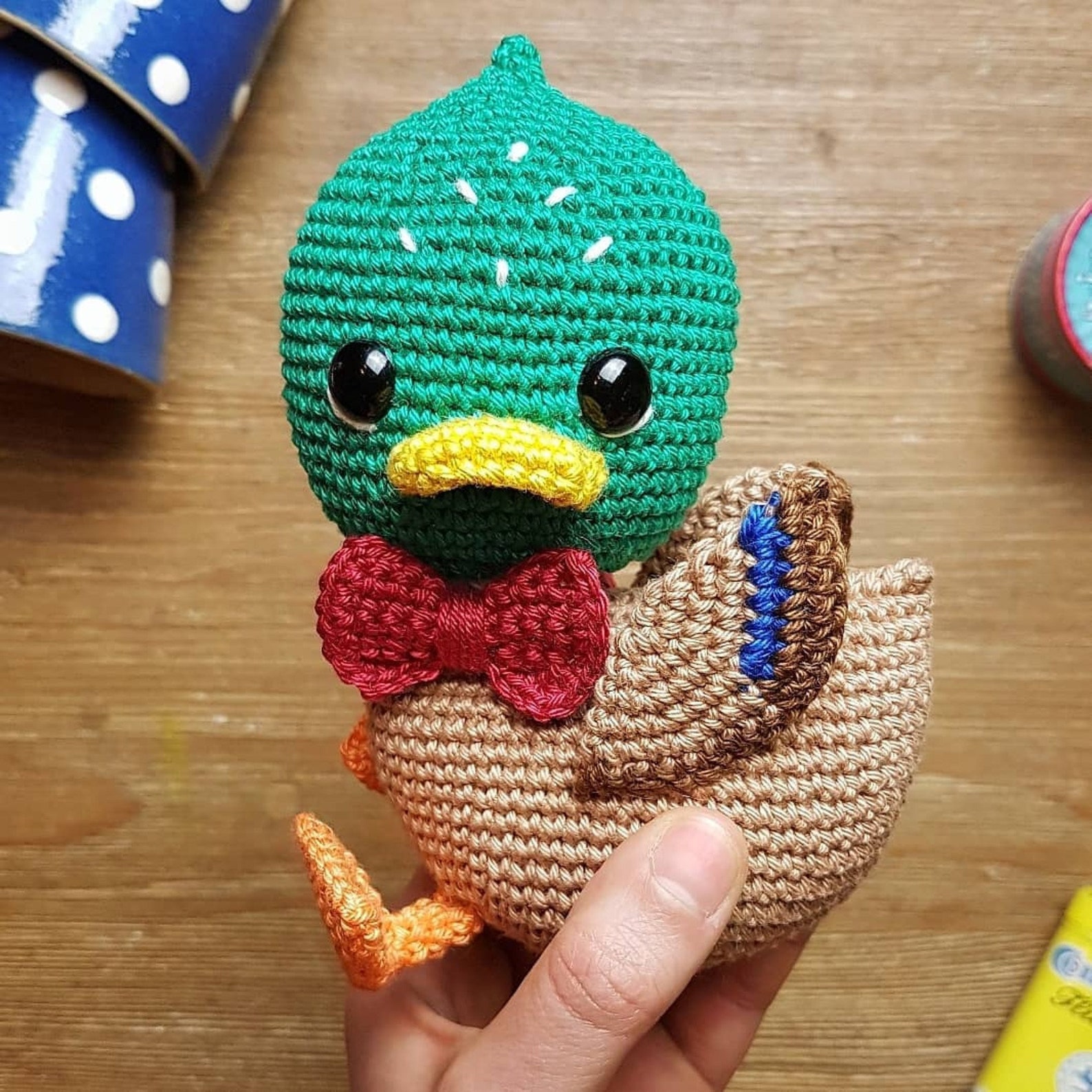 вязаные игрушки утята. вязание крючком уточки. вязаные игрушки утята. вязание крючком уточки. утенок амигуруми.