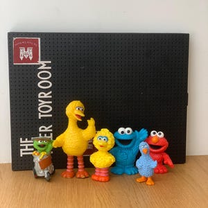 Vintage Sesame Street PVC Figures / big bird / Oscar Grouch / Made in Germany / west Germany / Bullyland / JHP imagen 1