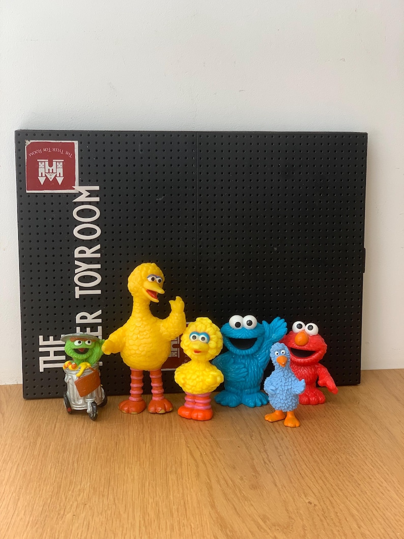 Vintage Sesame Street PVC Figures / big bird / Oscar Grouch / Made in Germany / west Germany / Bullyland / JHP imagen 1