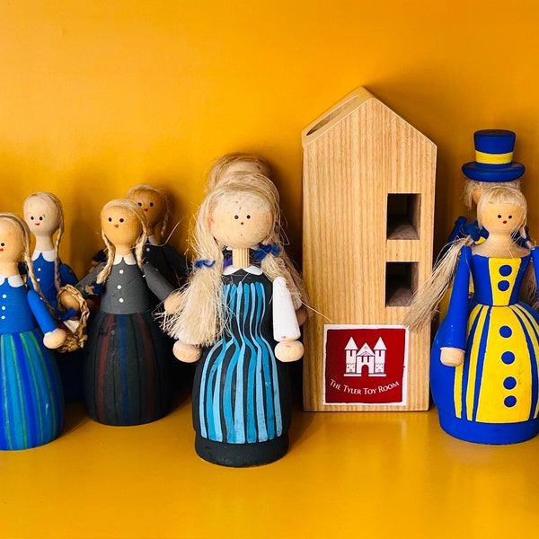 Wunderschöne Vintage schwedische Holzfiguren - Sven Svea - Boras hemslojd - Tre trallande jantor - Susi Lo Susi Lull - handgemachte Pegdolls