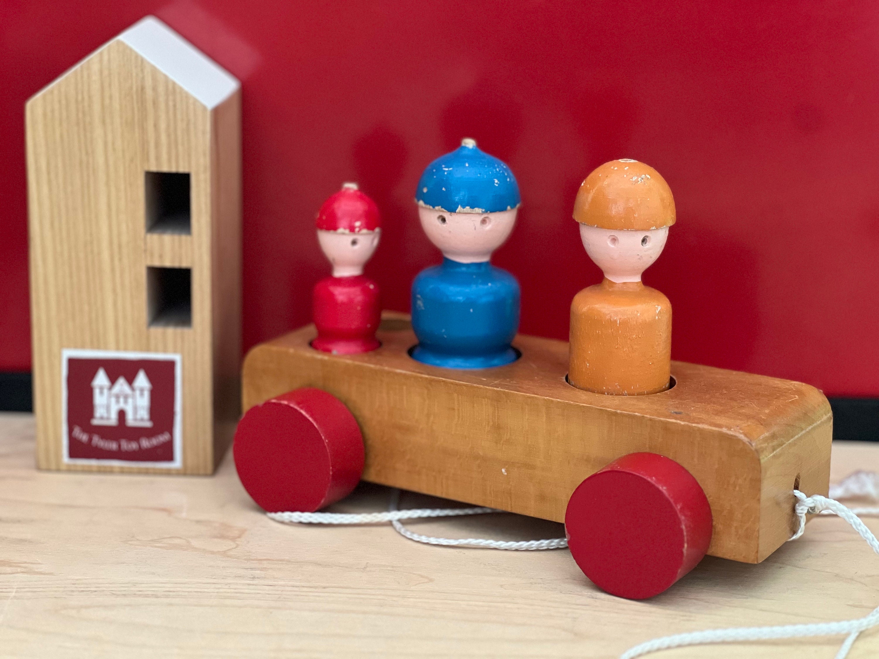 Kay Bojesenによるヴィンテージのデンマーク製木製おもちゃの車 - Etsy