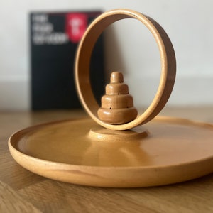 Houten kerstdienblad in Scandinavische stijl met kerstboom