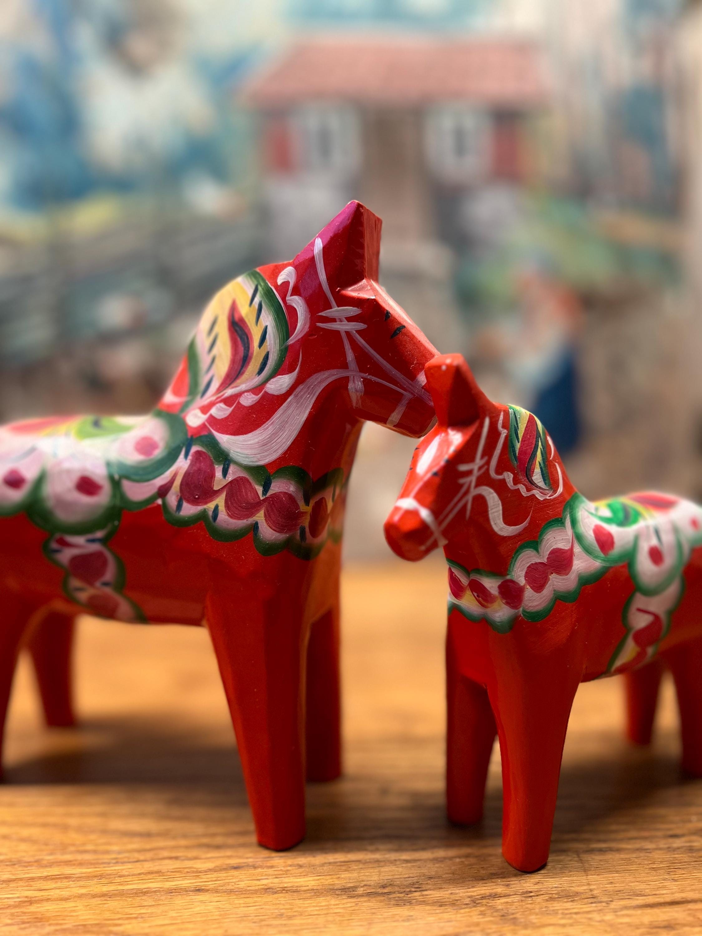 スウェーデンの木製民芸品馬の置物セット 赤 - Etsy 日本