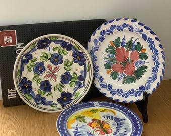 Vintage handgeschilderde bloemenwandborden (set van 3) – witblauwe decoratieve schaal