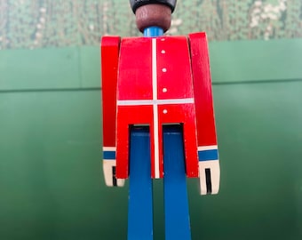 Figurine vintage en bois du garde royal danois - Kay Bojesen