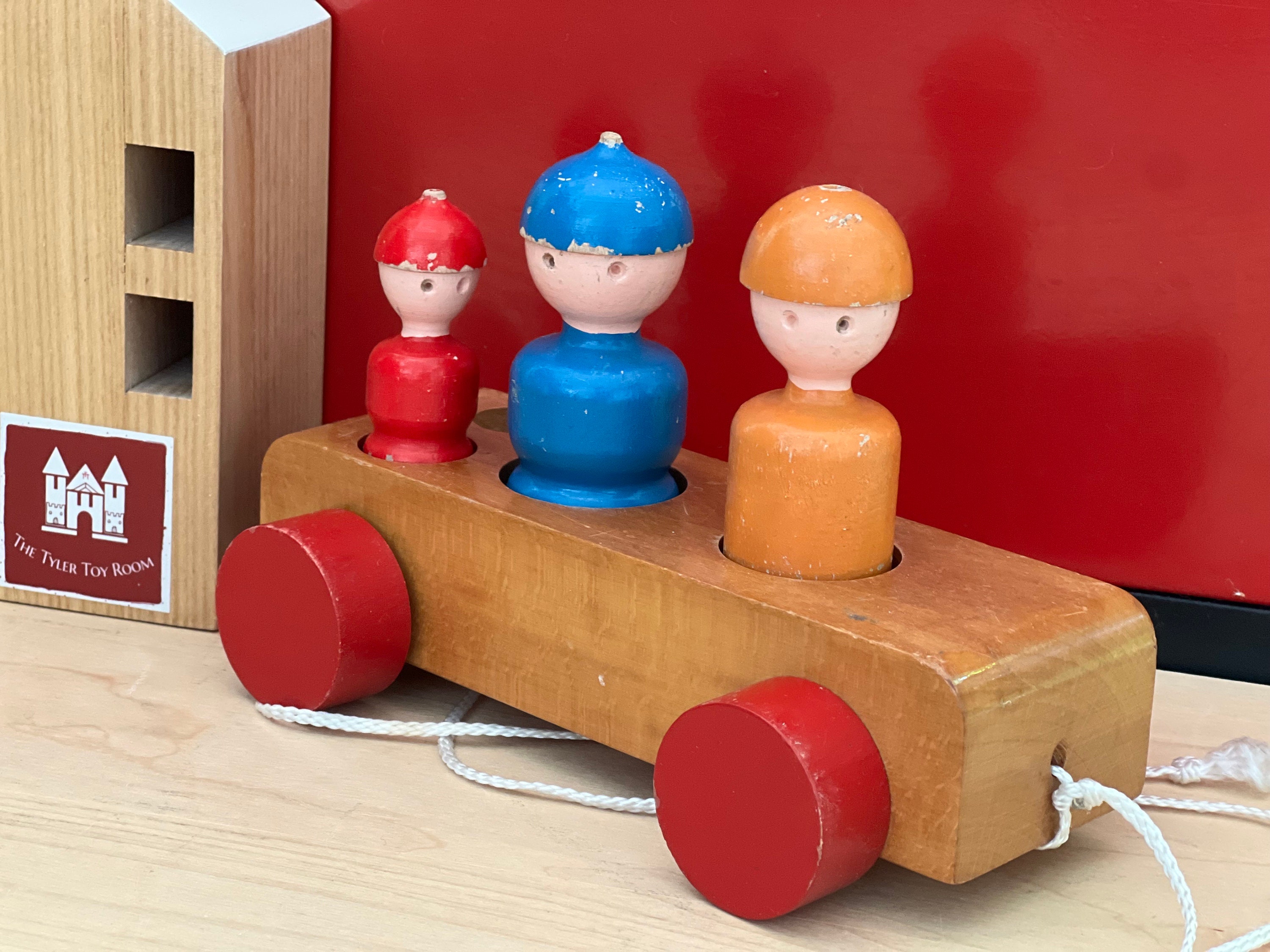 Kay Bojesenによるヴィンテージのデンマーク製木製おもちゃの車 - Etsy