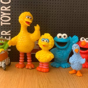 Vintage Sesame Street PVC Figures / big bird / Oscar Grouch / Made in Germany / west Germany / Bullyland / JHP imagen 2