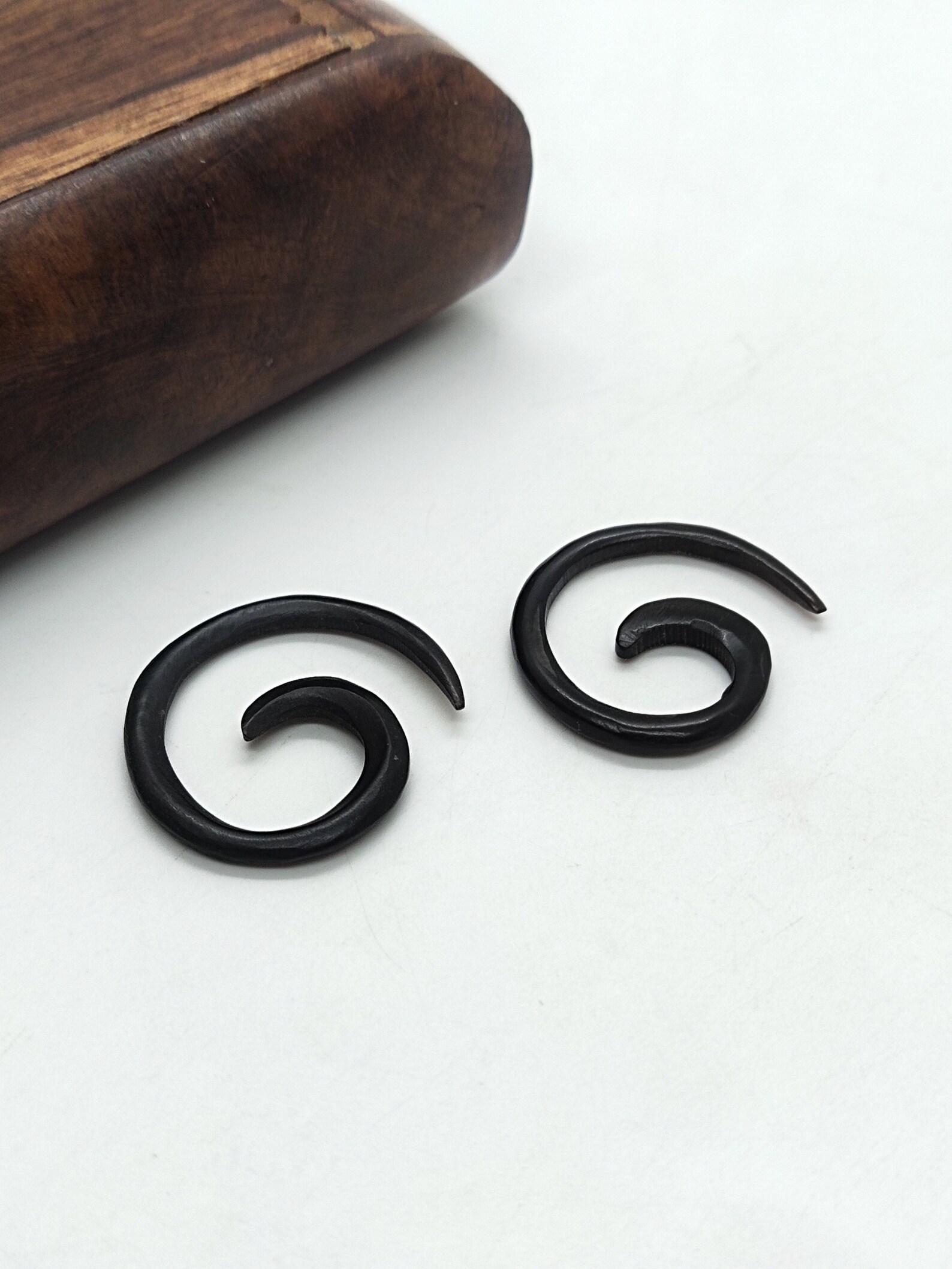 AZARIO LONDON 8 Gauge (3MM) Natural Organic Saba Wood Spiral Spiral Plug/Ear Expanders/Wood Gauge Plug/Hanger Tapers/Spiral Taper Plug/Stretchers - Sold By Piece - Online Marketplace