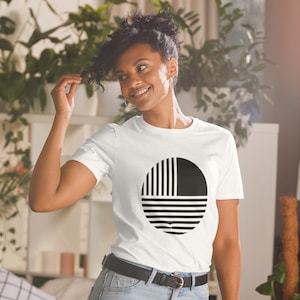 Bekväm kortärmad t-shirt med abstrakt cirkelfodrad geometrisk design, svart eller vit