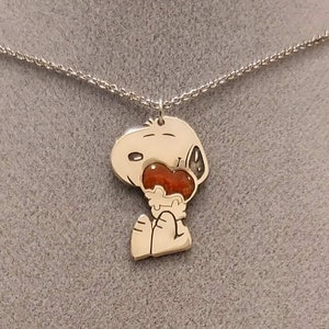 Collier pendentif Snoopy en argent et émail