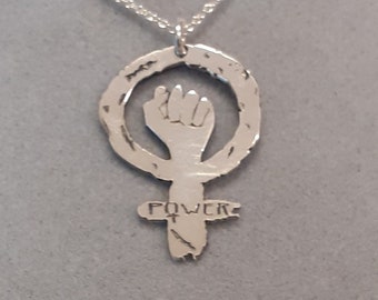 Collana con ciondolo simbolo femminista in argento