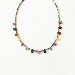 Halskette aus bunten Perlen, natürlicher Pyrit, Damen, Boho Chic, Geschenk