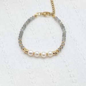 Freshwater cultured pearl and natural Labradorite bracelet, women, boho chic, gift