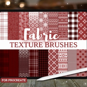 Puede incluir: Una pantalla de tableta digital que muestra un conjunto de 12 pinceles de textura de tela roja y blanca para Procreate. Los pinceles presentan varios patrones, incluyendo cuadros, punto de aguja y diseños geométricos.