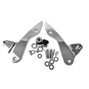 Puede incluir: Kit de reubicación de reposapiés de pasajero de motocicleta cromado con hardware de montaje. El kit incluye dos soportes de reposapiés cromados, cuatro tornillos, cuatro arandelas y dos arandelas de goma.