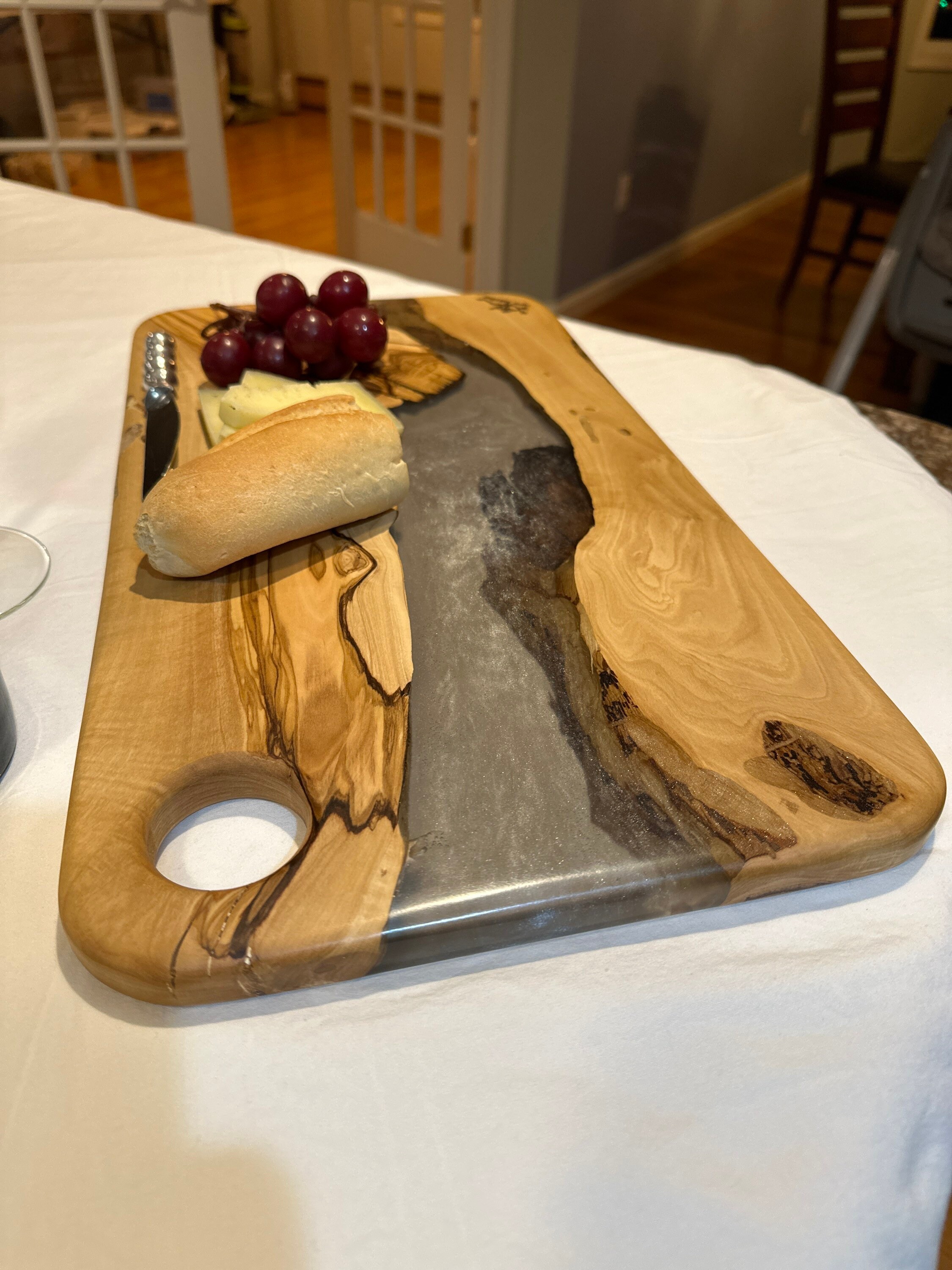 Planche à Découper Et Plateau Apéritif En époxy Fait Main – Bois D'olivier Bleu