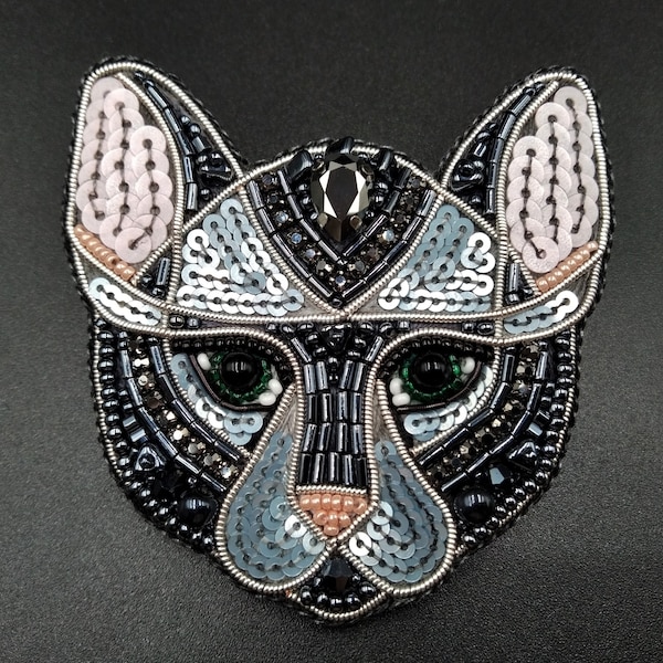 Broche chat chaton clip épingle cadeau pour elle femme femmes fille maman mère femme amoureux des chats masque égyptien stylisé gris et bleu sur la veste du manteau