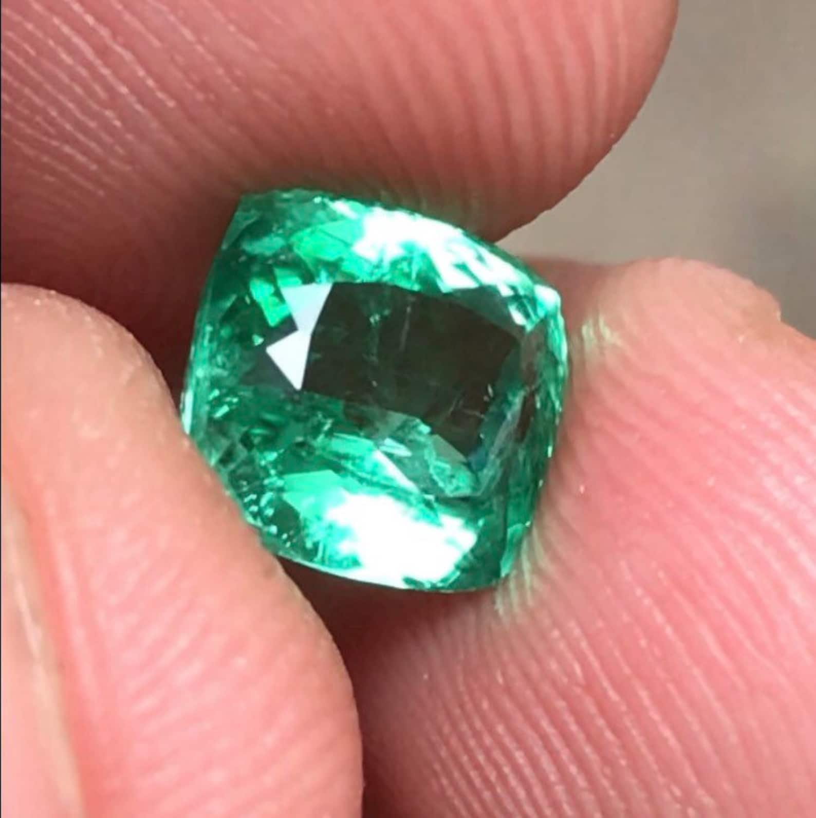 Emerald 2.45 carats Natural Light Green Color Gemstone Etsy