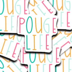 Puede incluir: Una pegatina con el texto "Pogue Life" en letras escritas a mano de colores. Las letras son en tonos de rosa, naranja, turquesa y amarillo.