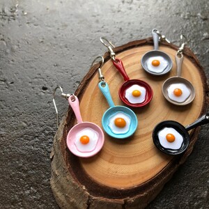 Boucles d'oreilles œuf au plat et poêle 3D Petit déjeuner Brunchs Couleurs dépareillées image 7