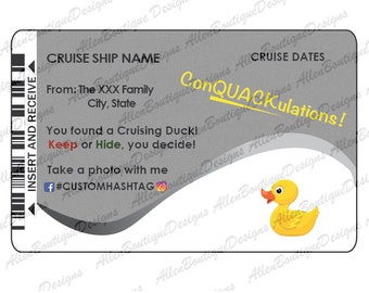 Może przedstawiać: Szara i biała karta z żółtą gumową kaczką w prawym dolnym rogu. Na karcie widnieje tekst "CRUISE SHIP NAME" i "CRUISE DATES" w górnej części. Tekst "ConQUACKulations!" jest napisany na żółtym banerze w górnej części karty. Tekst "You found a Cruising Duck! Keep or Hide, you decide!" jest napisany czarnym tekstem na karcie. Tekst "Take a photo with me #CUSTOMHASHTAG" jest napisany czarnym tekstem na karcie z ikoną Facebooka i Instagrama obok.