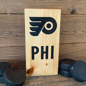 Enseigne d&#39;étagère de hockey des Flyers de Philadelphie en bois rustique