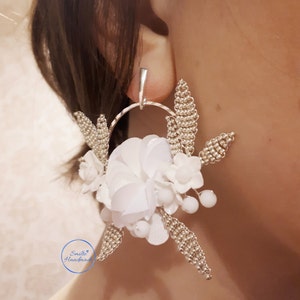 Bridal hoop earrings with fabric flowers, White handmade earrings with silver clasp, White flower earrings, Boho wedding silver earrings