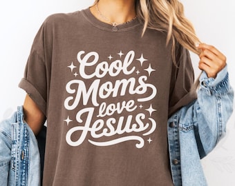 Camiseta Comfort Colors® "Mamás geniales que aman a Jesús", camiseta "Mamá orante con la Biblia fiel", camisetas cristianas retro de moda, camiseta de estudio bíblico sobre el cristianismo
