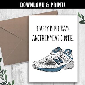 DOWNLOAD DIGITAL Cartão de aniversário engraçado para envelhecer. Mais um ano mais perto do cartão imprimível New Balance. Cartão de aniversário para namorado, marido, amigo