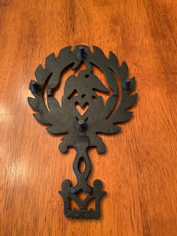 T > Eaton Iron Trivet (BS) T > Eaton Iron Trivet (BS)