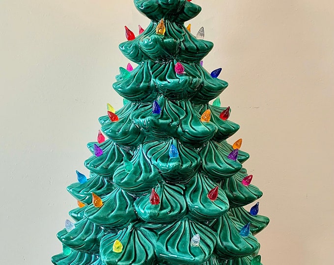 Vintage 1970s Atlantic Mold Company Large Lighted Ceramic Christmas