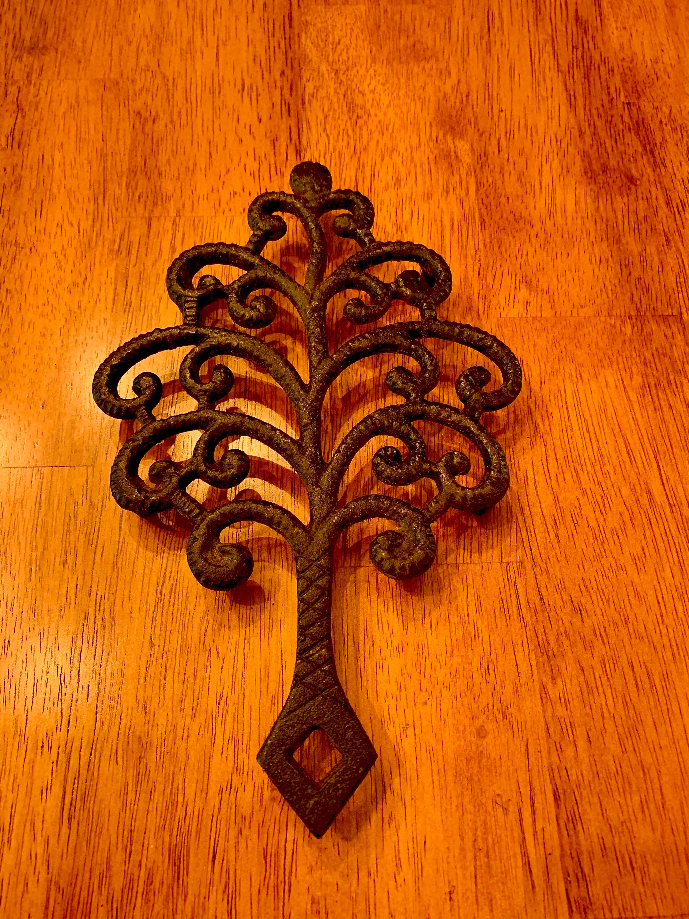 T > Eaton Iron Trivet (BS) T > Eaton Iron Trivet (BS)