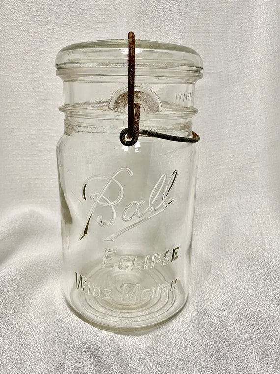 Vintage Ball Wide Mouth Clear 3 Cup 24 Ounce Mason Jar With Grape Vine  Design and Measure Side Panel With Lid 