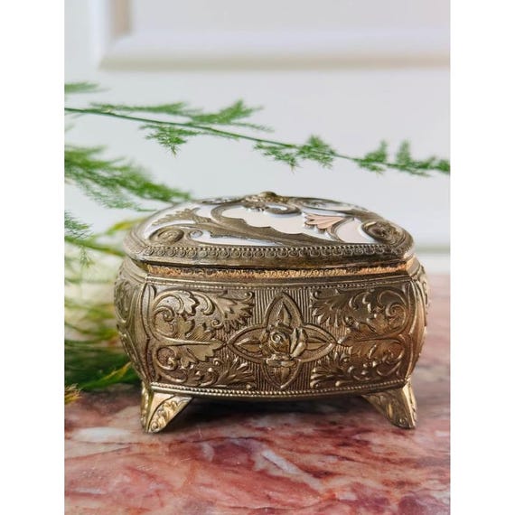 Vintage Trinket Box: Red Lined Keepsake Box - image 1