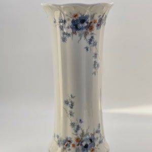 Vintage Rose Vase: Elegant Floral Collectible Home Decor