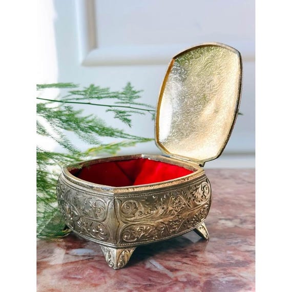Vintage Trinket Box: Red Lined Keepsake Box - image 6