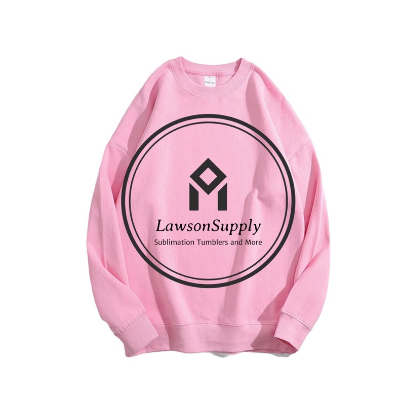 Peut inclure: Sweat-shirt rose avec un logo circulaire noir qui dit "LawsonSupply Sublimation Tumblers and More"