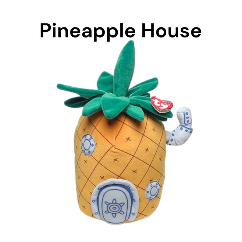 Peut inclure: Une peluche en forme de maison ananas jaune, avec des feuilles vertes et des d&eacute;tails bleus et blancs. Le texte "Pineapple House" est affich&eacute; au-dessus du jouet. Le jouet est con&ccedil;u pour ressembler &agrave; une maison de dessin anim&eacute;.