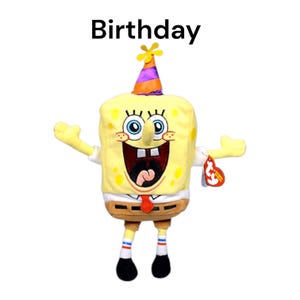 Peut inclure: Peluche jaune de Bob l'&eacute;ponge avec un chapeau de f&ecirc;te et une cravate rouge. Le mot "Birthday" est &eacute;crit au-dessus de la peluche. La peluche a une &eacute;tiquette attach&eacute;e.