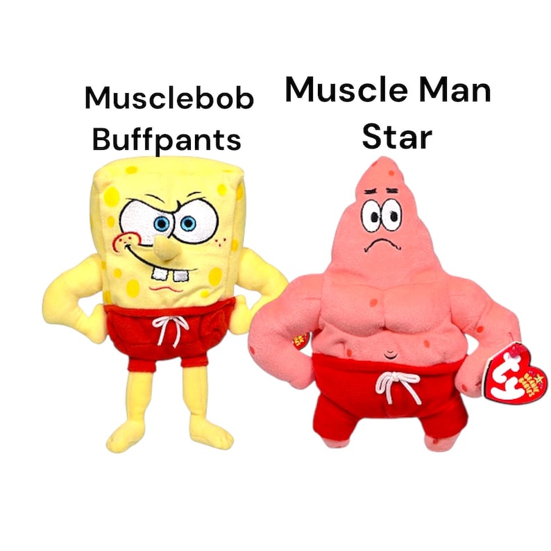 Peut inclure: Deux peluches : un personnage jaune en forme de carr&eacute; avec le texte "Musclebob Buffpants" et un personnage rose en forme d'&eacute;toile de mer avec le texte "Muscle Man Star". Les deux portent des shorts rouges et ont des bras muscl&eacute;s.