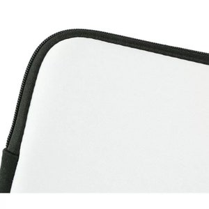 Pode incluir: Uma capa para laptop branca com um z&iacute;per preto e uma borda preta.