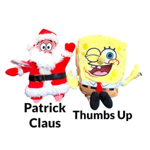 Peut inclure: Deux peluches de personnages de dessins anim&eacute;s, Patrick &Eacute;toile de mer d&eacute;guis&eacute; en P&egrave;re No&euml;l et Bob l'&eacute;ponge. Patrick porte un costume de P&egrave;re No&euml;l rouge avec une barbe blanche. Bob l'&eacute;ponge est jaune avec une cravate rouge et fait un pouce lev&eacute;. Le texte indique "Patrick Claus" et "Thumbs Up".