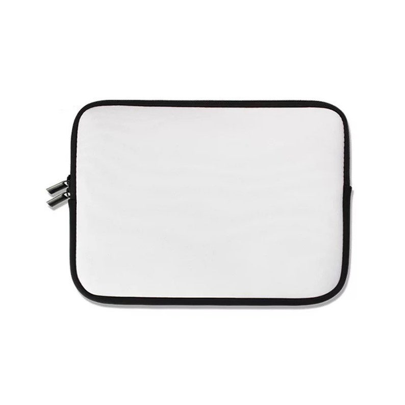 Pode incluir: Uma capa para laptop branca com um z&iacute;per preto e uma borda preta.