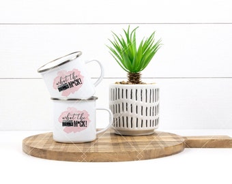 Maqueta de taza de campamento, maqueta de taza de campamento, taza de campamento, taza rústica, fotografía con estilo, sublimación, maqueta de taza, taza doble, dos tazas de esmalte, mockup de dos tazas de esmalte