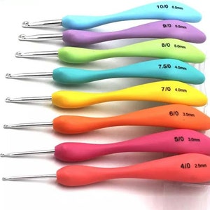 8 pcs rainbow ergonomic grip crochet hook set 2.5-6mm